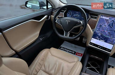 Лифтбек Tesla Model S 2017 в 