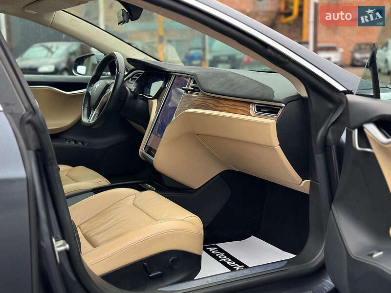 Ліфтбек Tesla Model S 2017 в Києві
