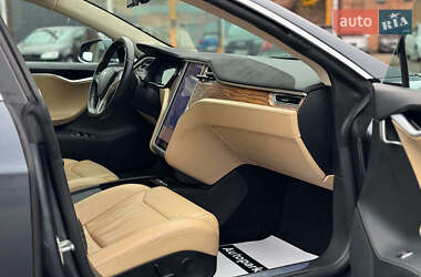 Лифтбек Tesla Model S 2017 в 