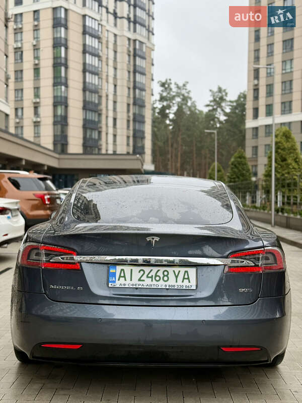 Ліфтбек Tesla Model S 2016 в Києві