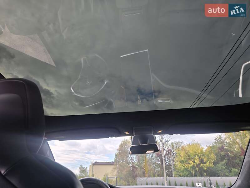 Ліфтбек Tesla Model S 2017 в Тисмениці