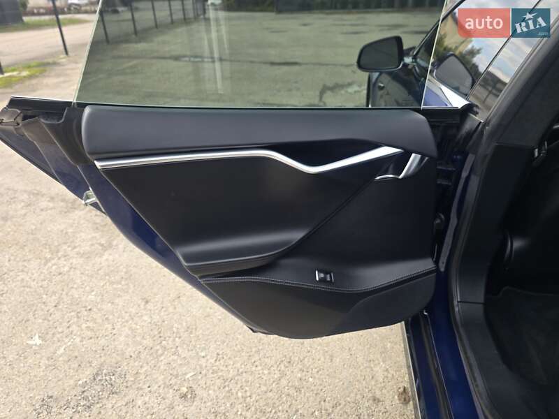 Ліфтбек Tesla Model S 2017 в Тисмениці