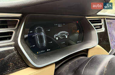 Лифтбек Tesla Model S 2016 в 