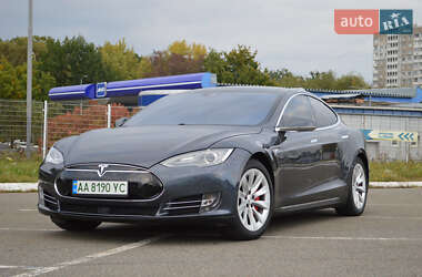 Лифтбек Tesla Model S 2015 в 