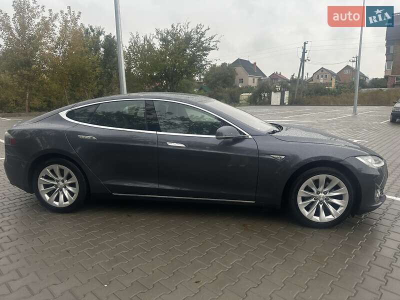 Ліфтбек Tesla Model S 2016 в Києві