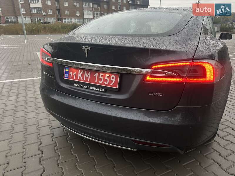 Ліфтбек Tesla Model S 2016 в Києві