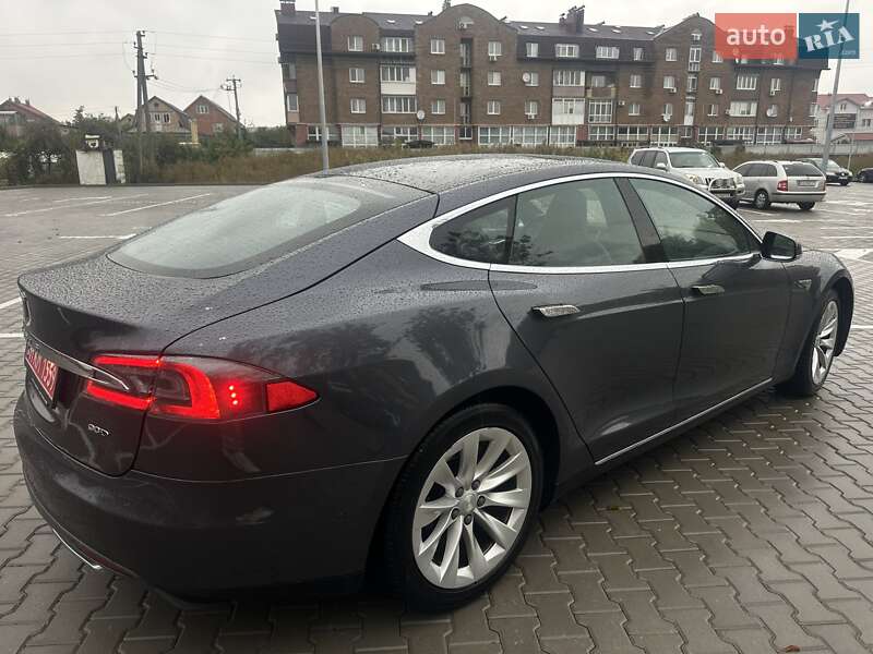 Ліфтбек Tesla Model S 2016 в Києві