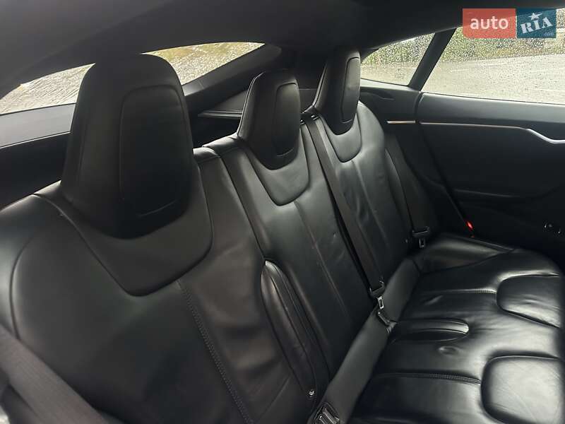 Ліфтбек Tesla Model S 2016 в Києві