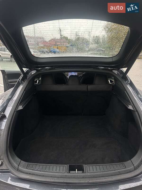 Ліфтбек Tesla Model S 2016 в Києві