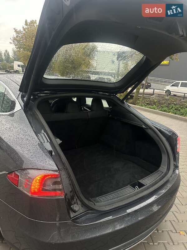 Ліфтбек Tesla Model S 2016 в Києві