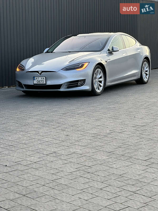 Лифтбек Tesla Model S 2016 в Ивано-Франковске