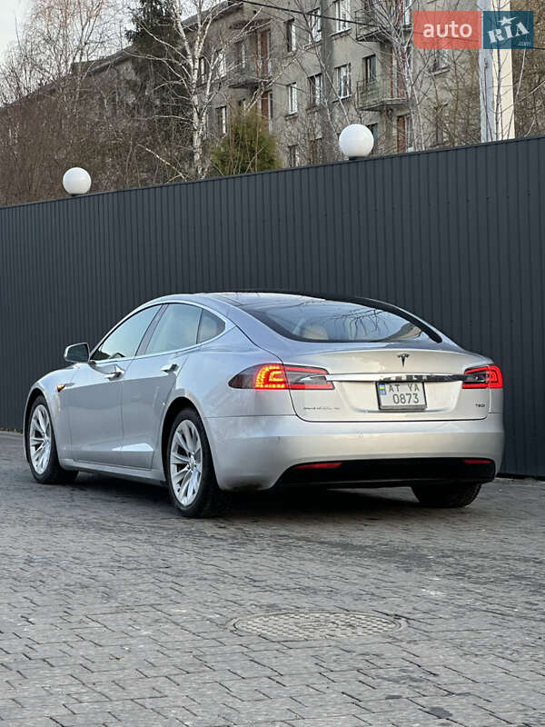 Лифтбек Tesla Model S 2016 в Ивано-Франковске