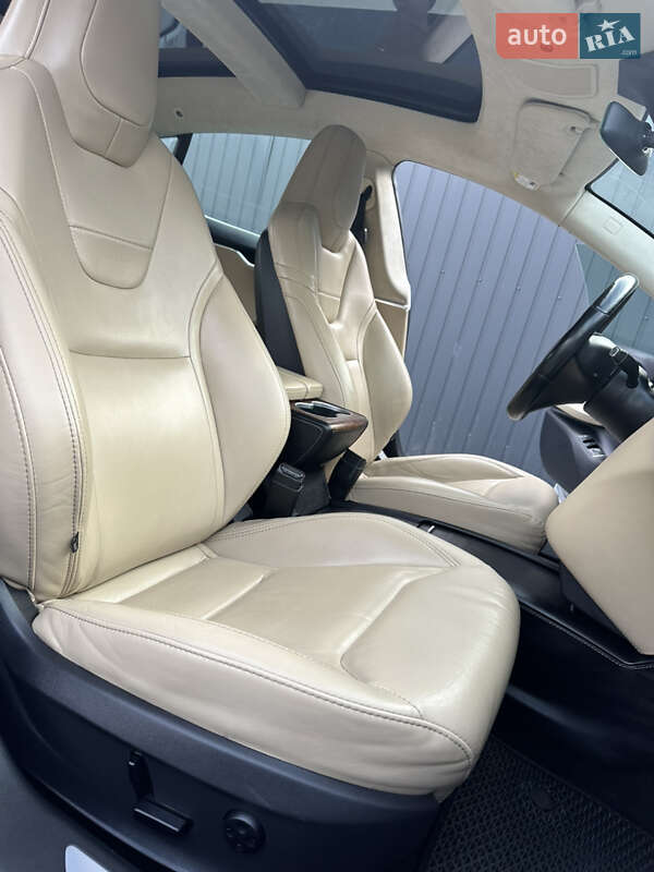 Лифтбек Tesla Model S 2016 в Ивано-Франковске