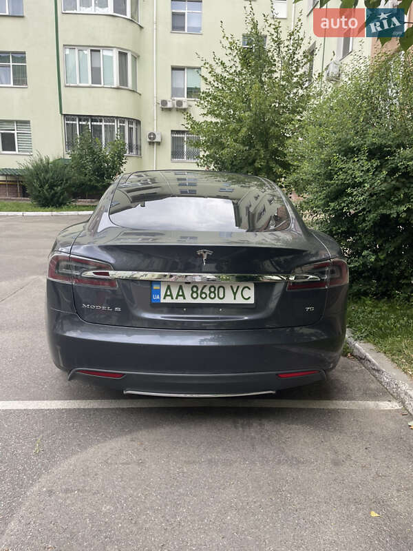 Лифтбек Tesla Model S 2016 в Киеве