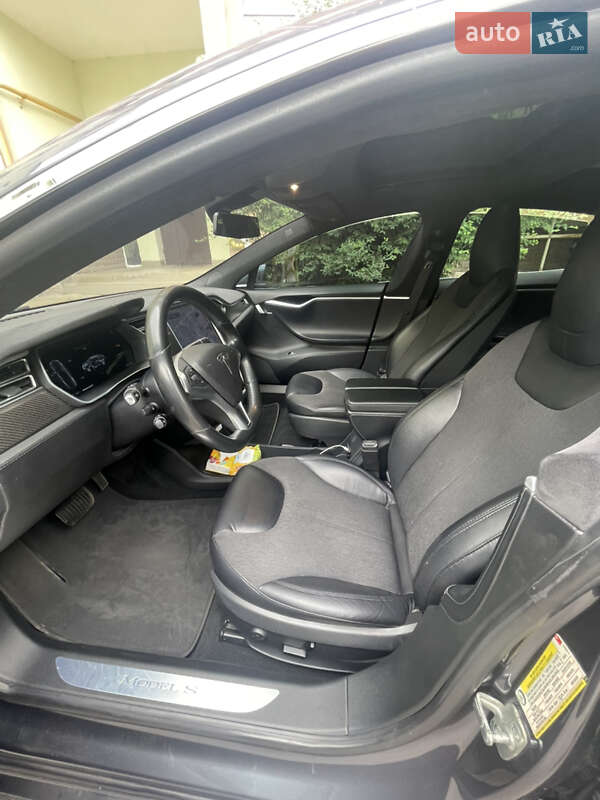 Лифтбек Tesla Model S 2016 в Киеве