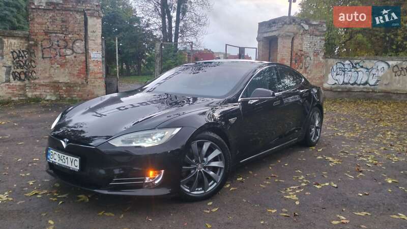 Ліфтбек Tesla Model S 2016 в Львові