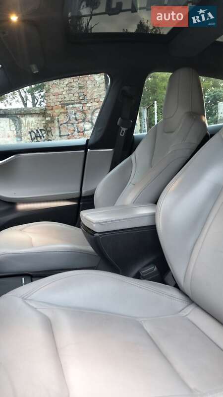 Ліфтбек Tesla Model S 2016 в Львові