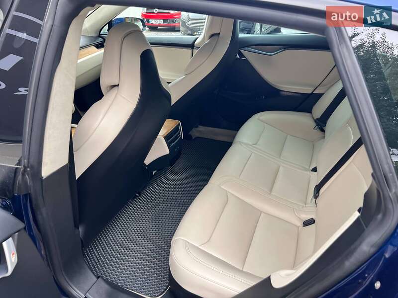 Лифтбек Tesla Model S 2018 в Львове