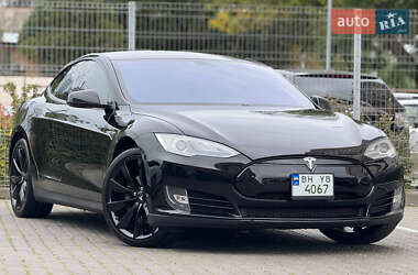 Лифтбек Tesla Model S 2013 в 