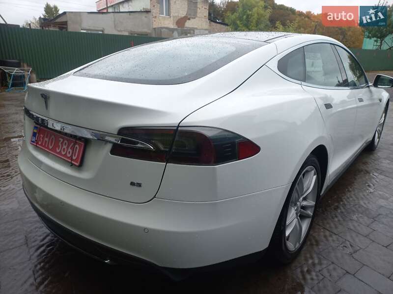 Лифтбек Tesla Model S 2014 в Шептицькому