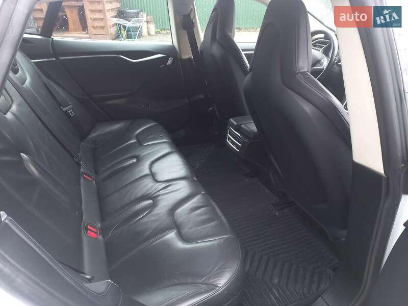 Лифтбек Tesla Model S 2014 в Шептицькому