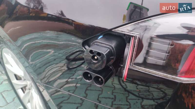 Ліфтбек Tesla Model S 2014 в Житомирі