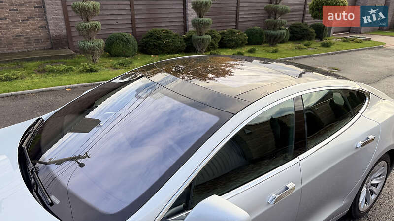 Ліфтбек Tesla Model S 2016 в Дніпрі