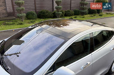 Ліфтбек Tesla Model S 2016 в  фото 10 Ліфтбек Tesla Model S 2016 в