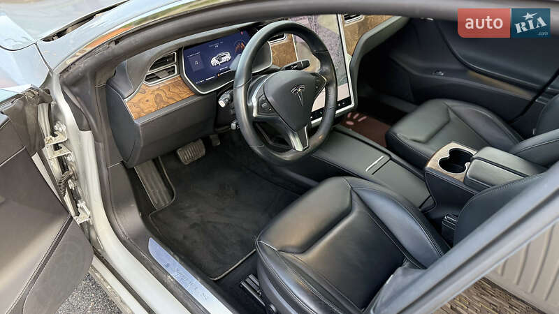 Ліфтбек Tesla Model S 2016 в Дніпрі