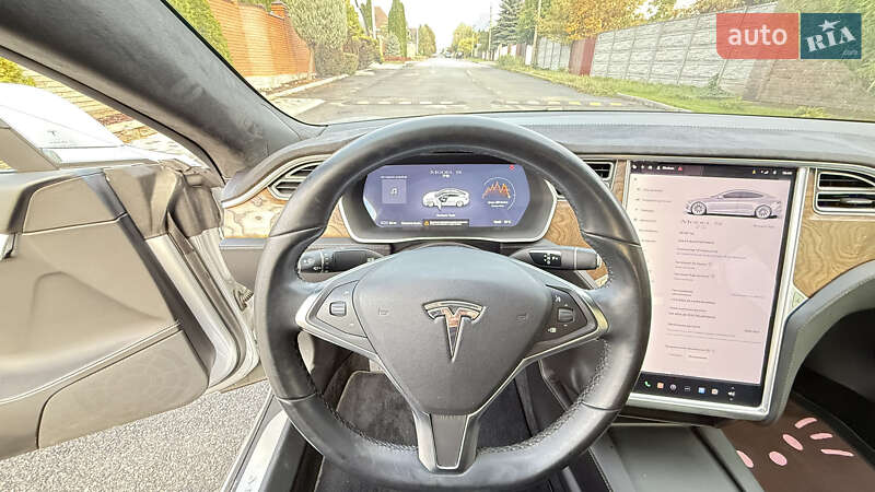 Ліфтбек Tesla Model S 2016 в Дніпрі