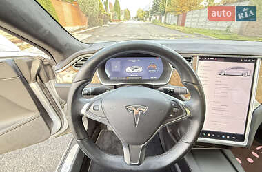 Ліфтбек Tesla Model S 2016 в  фото 20 Ліфтбек Tesla Model S 2016 в