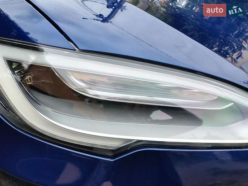 Ліфтбек Tesla Model S 2016 в Івано-Франківську