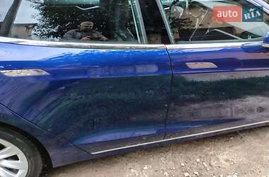 Ліфтбек Tesla Model S 2016 в  фото 6 Ліфтбек Tesla Model S 2016 в