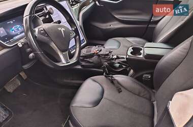 Ліфтбек Tesla Model S 2016 в  фото 15 Ліфтбек Tesla Model S 2016 в