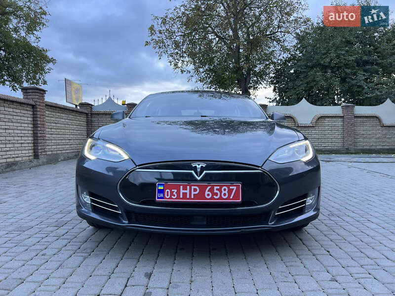 Ліфтбек Tesla Model S 2016 в Чернівцях
