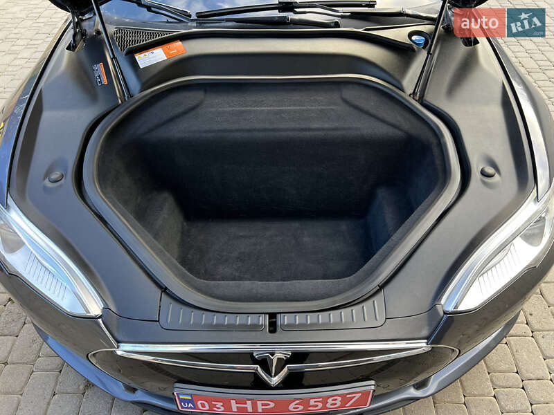Ліфтбек Tesla Model S 2016 в Чернівцях