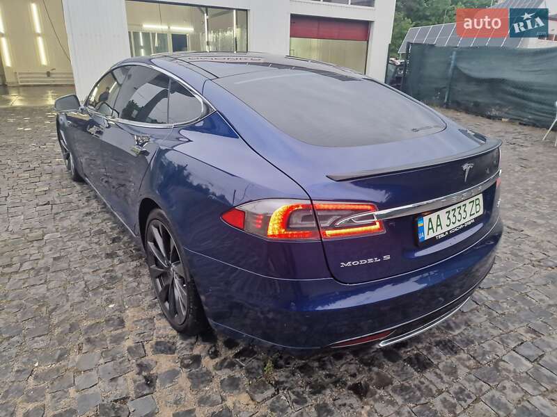 Ліфтбек Tesla Model S 2015 в Києві