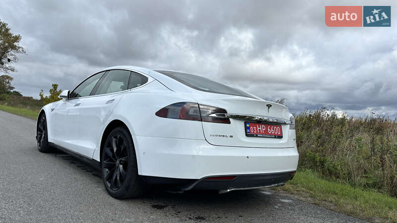Ліфтбек Tesla Model S 2015 в Львові