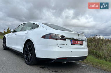 Лифтбек Tesla Model S 2015 в 