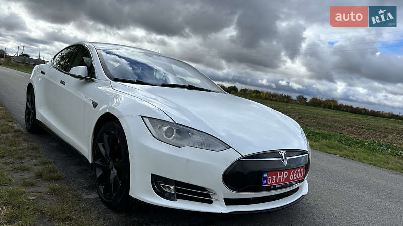 Ліфтбек Tesla Model S 2015 в Львові