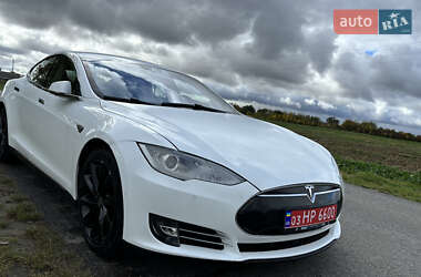 Лифтбек Tesla Model S 2015 в 