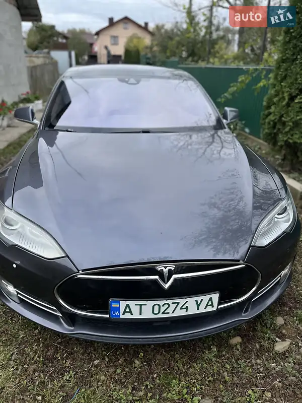 Tesla Model S 2015