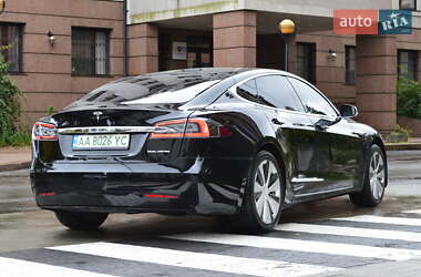 Лифтбек Tesla Model S 2020 в 