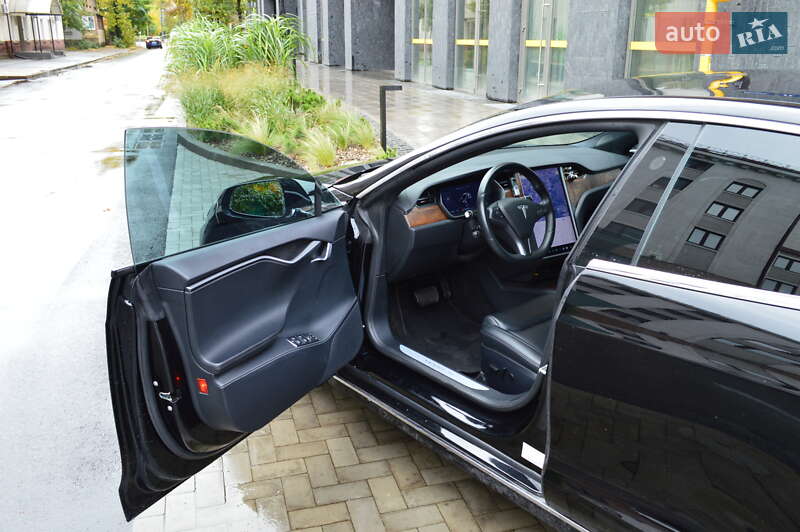 Ліфтбек Tesla Model S 2020 в Києві