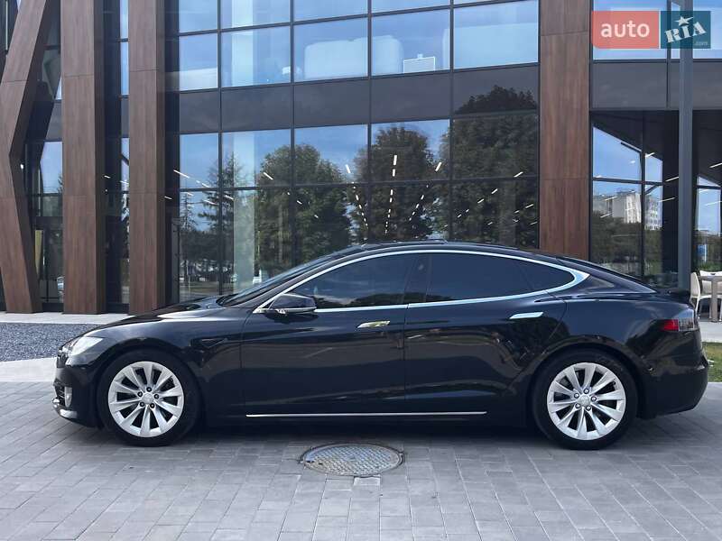 Лифтбек Tesla Model S 2016 в Луцке