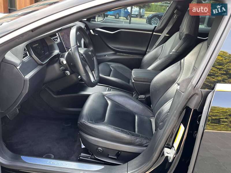 Лифтбек Tesla Model S 2016 в Луцке