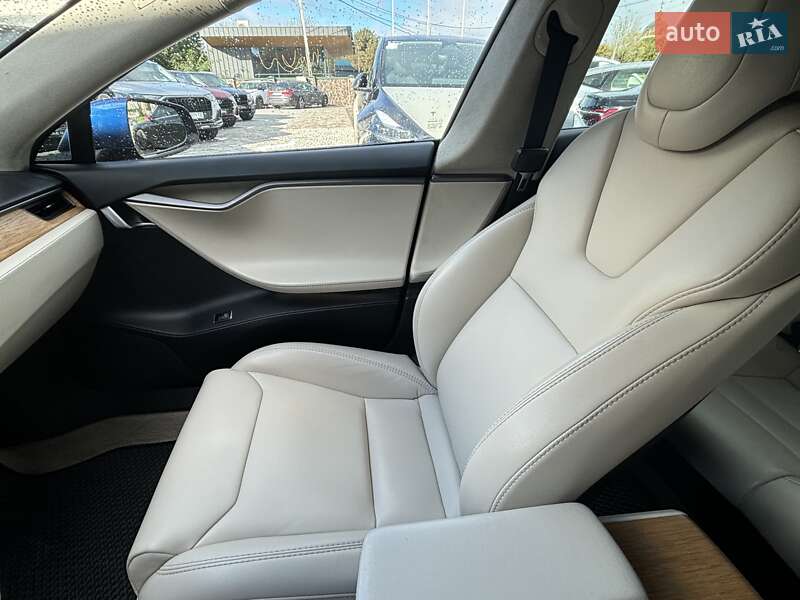 Лифтбек Tesla Model S 2018 в Львове