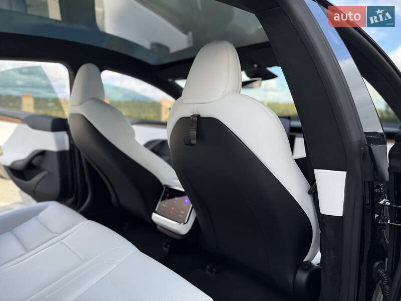 Ліфтбек Tesla Model S 2024 в Дрогобичі