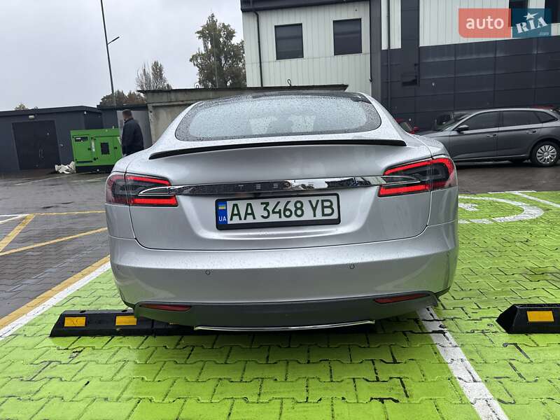 Ліфтбек Tesla Model S 2015 в Києві