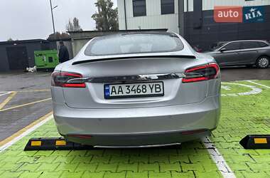 Лифтбек Tesla Model S 2015 в 